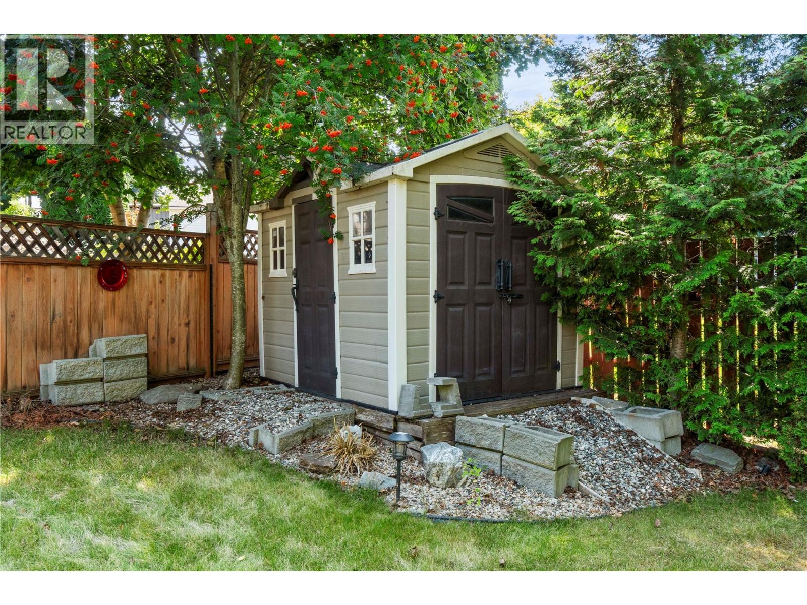 831 37 Street SE, Salmon Arm