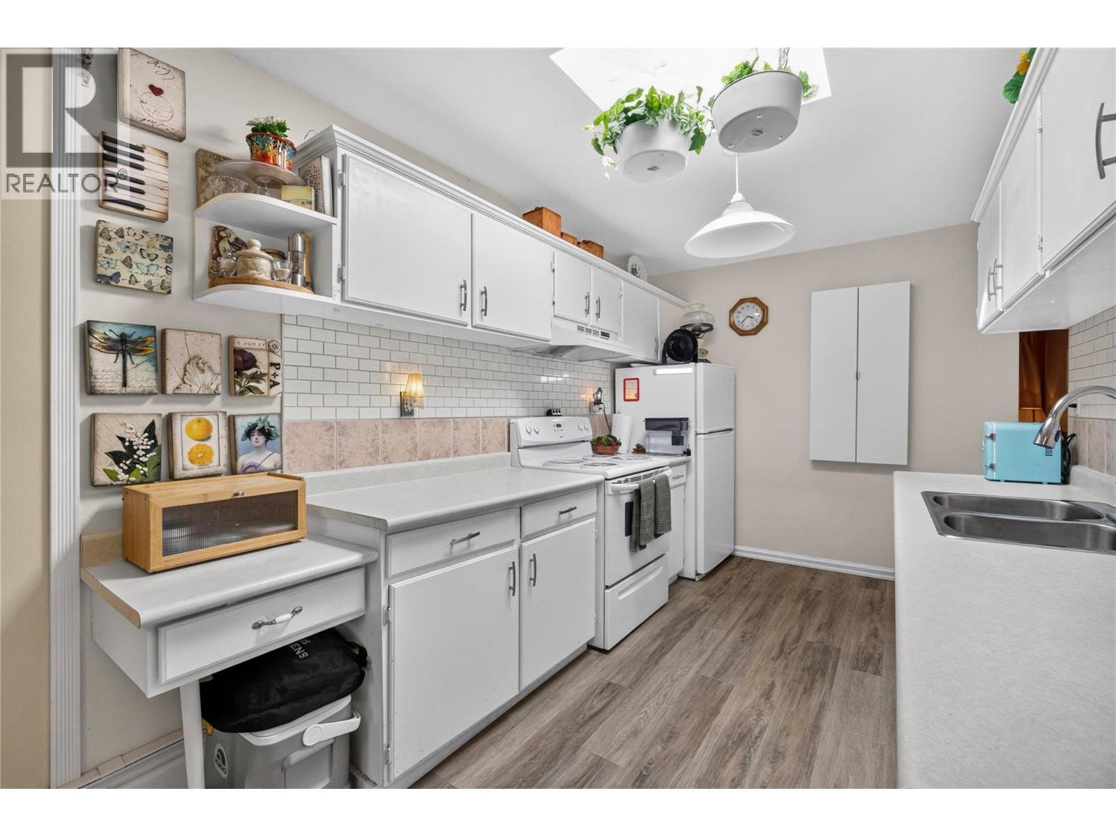 #59 310 Yorkton Avenue, Penticton, British Columbia, V2A6Z8, Penticton, British Columbia — photo 5 of 5