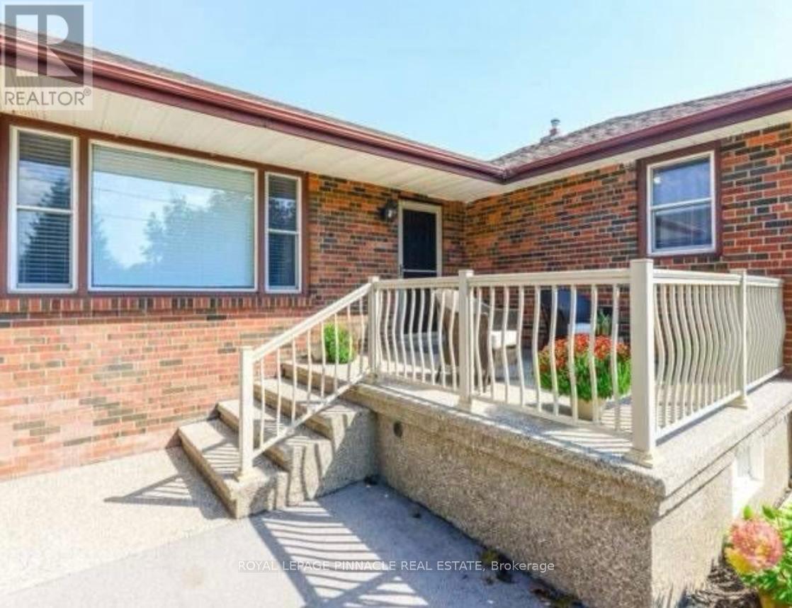 Photo of 205 Southview Crescent