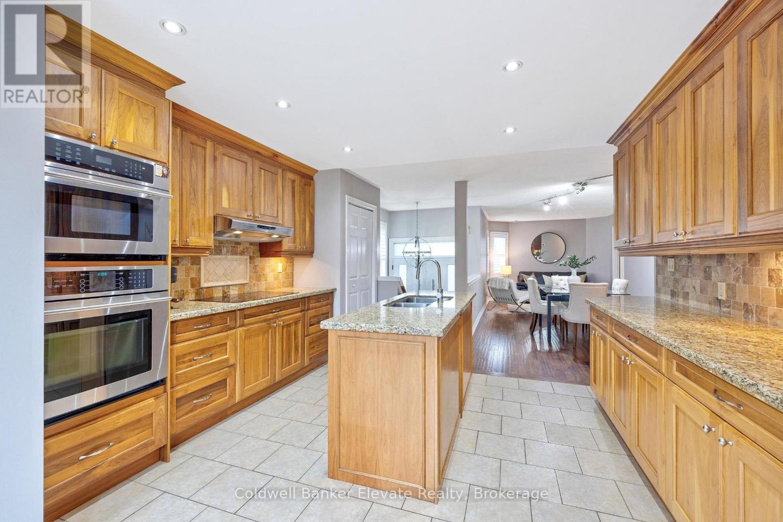 20 RUDDELL CRESCENT - 22