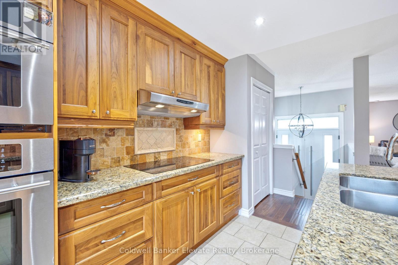 20 RUDDELL CRESCENT - 23