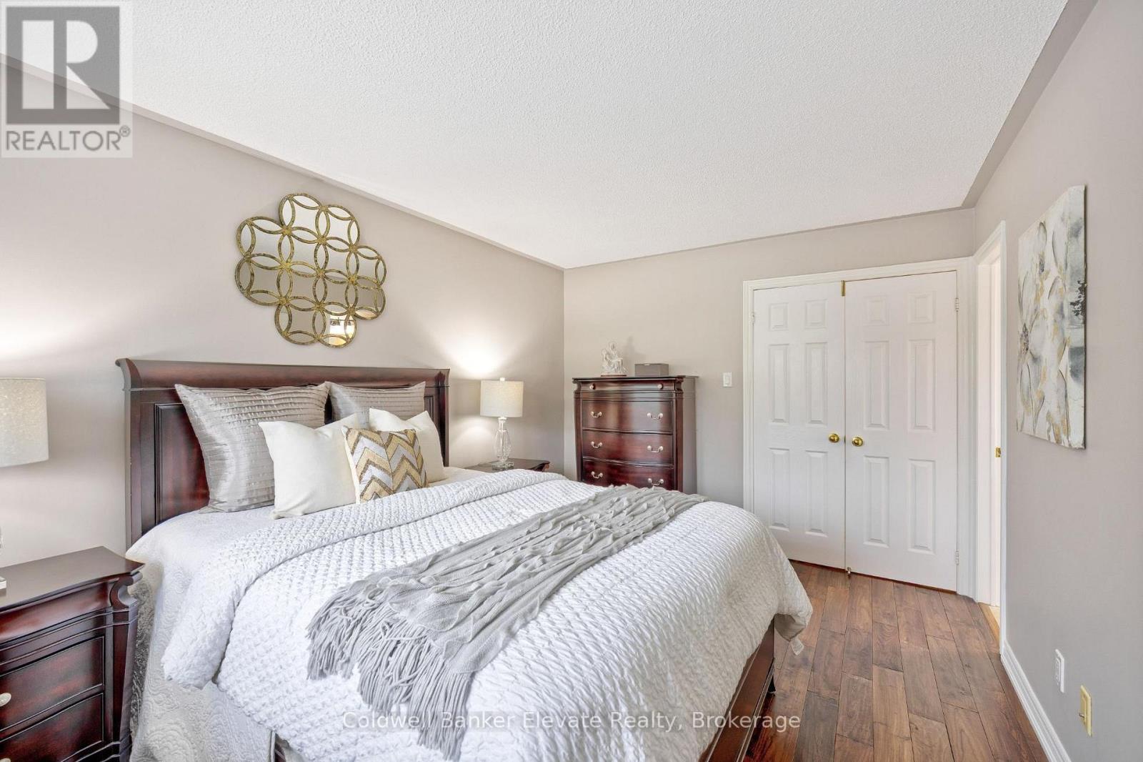 20 RUDDELL CRESCENT - 26