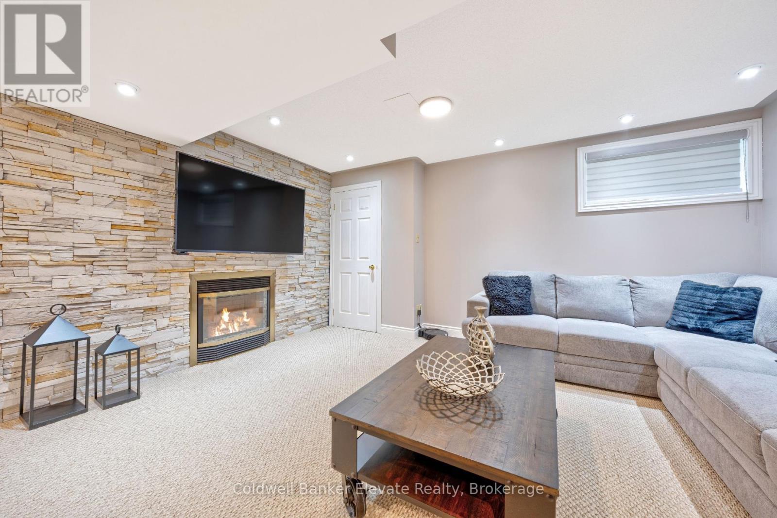 20 RUDDELL CRESCENT - 39