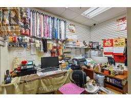 15 & 16 - 975 Pacific Gate, Mississauga, ON L5T1Y1 Photo 15
