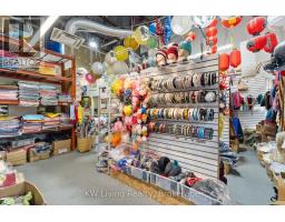 15 & 16 - 975 Pacific Gate, Mississauga, ON L5T1Y1 Photo 9