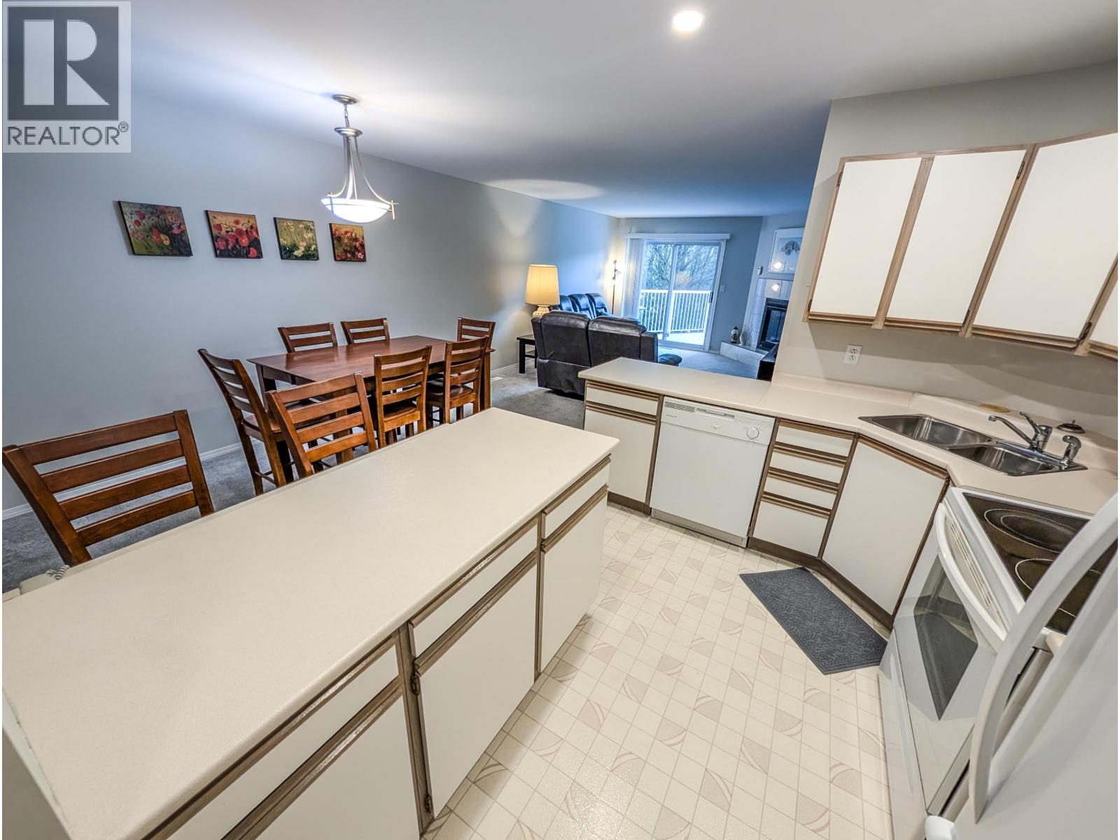Photo 8 of 37 — 105 7255 SOUTHRIDGE AVENUE · Prince George, BC