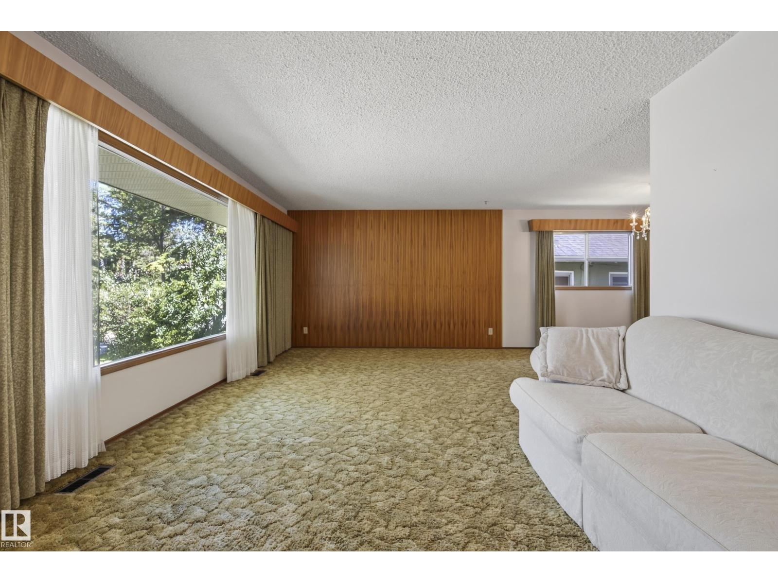 9821 83 AV NW - Image 7