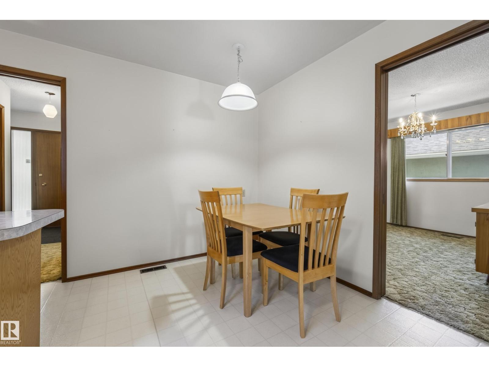 9821 83 AV NW - 19