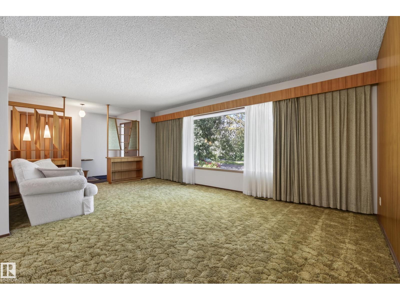 9821 83 AV NW - Image 9