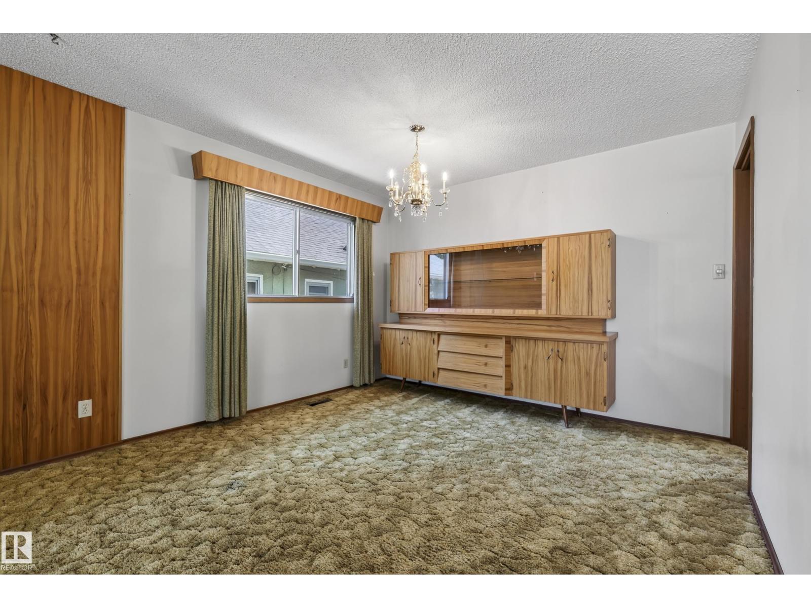 9821 83 AV NW - Image 13