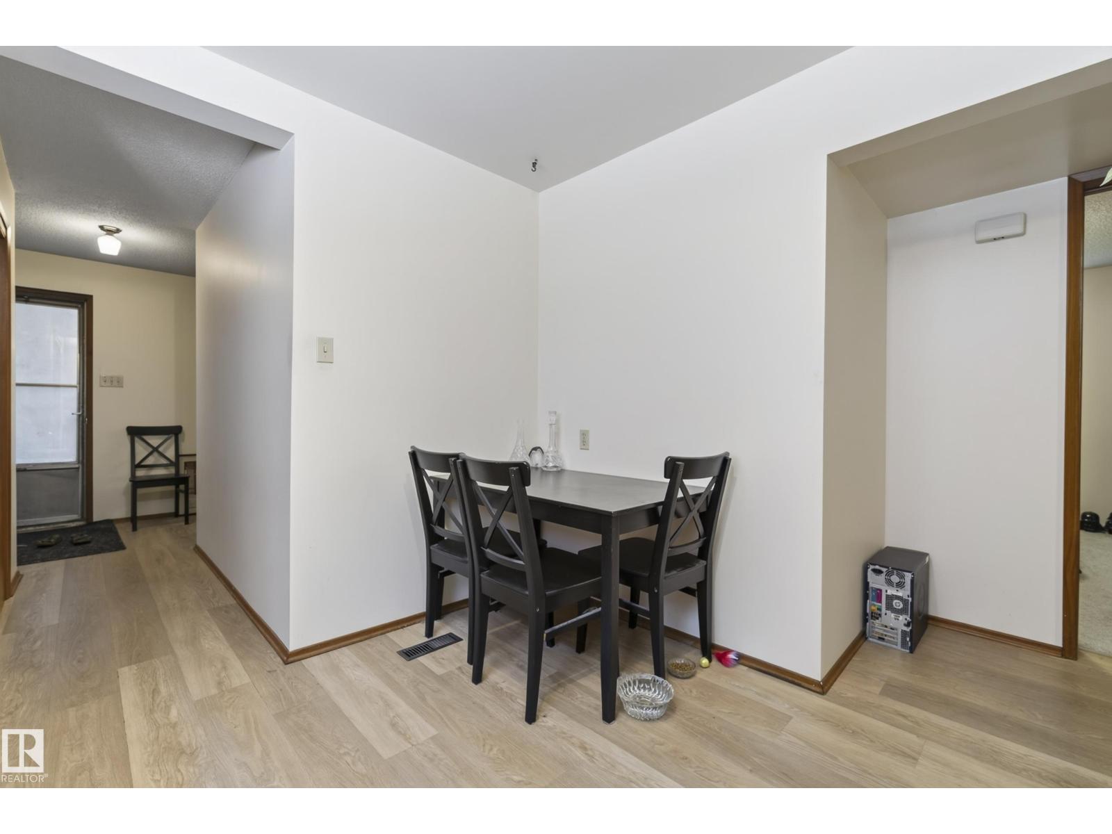 9821 83 AV NW - Image 41