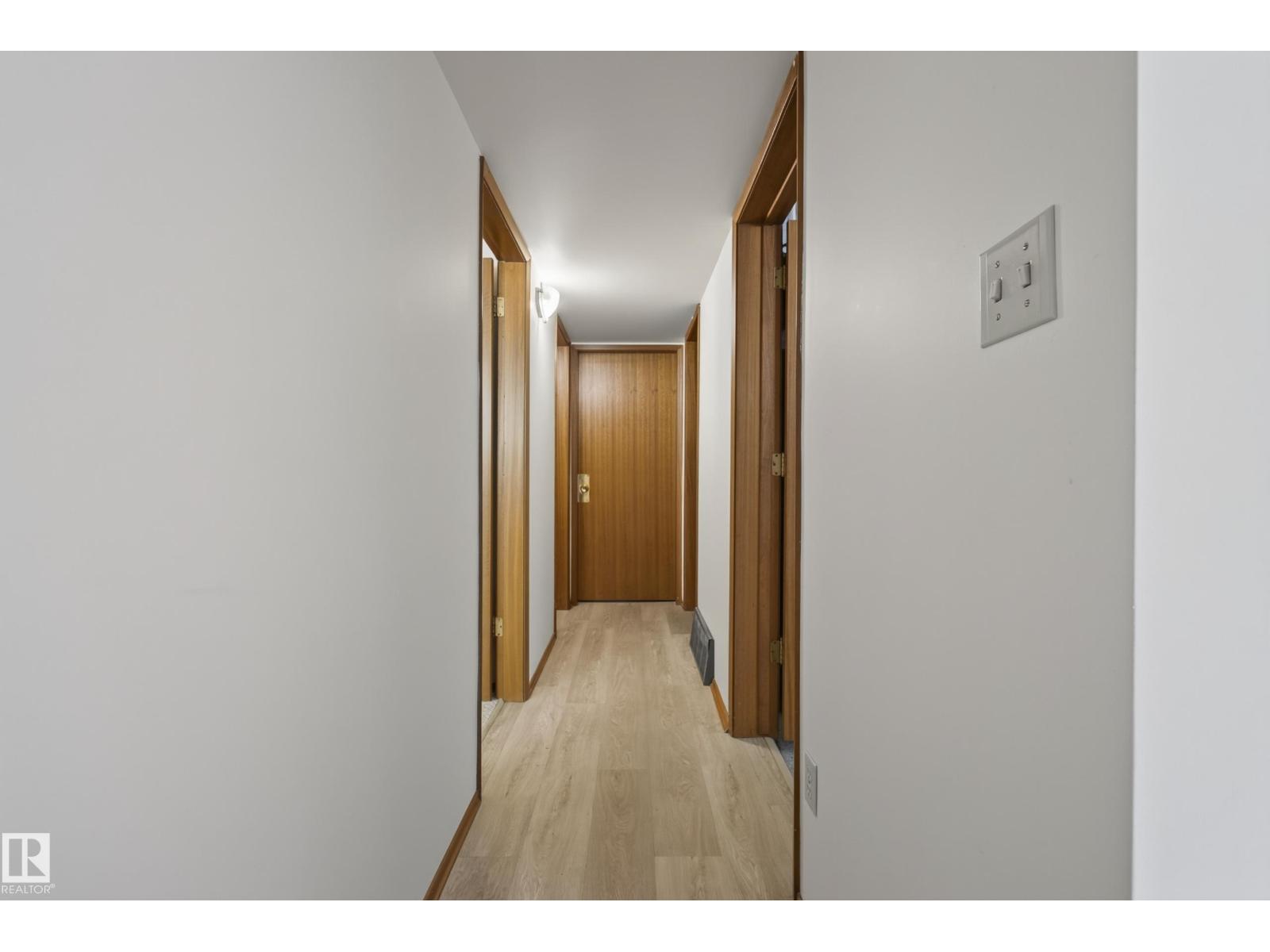 9821 83 AV NW - 31