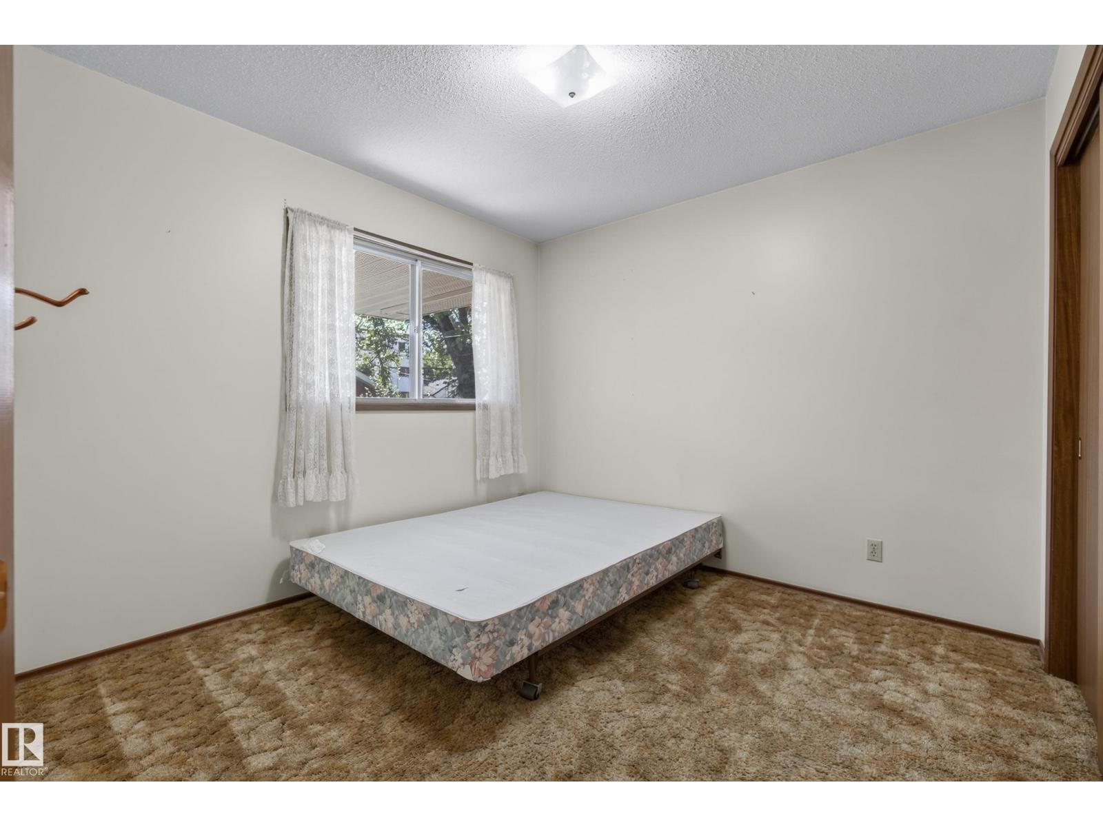 9821 83 AV NW - 26