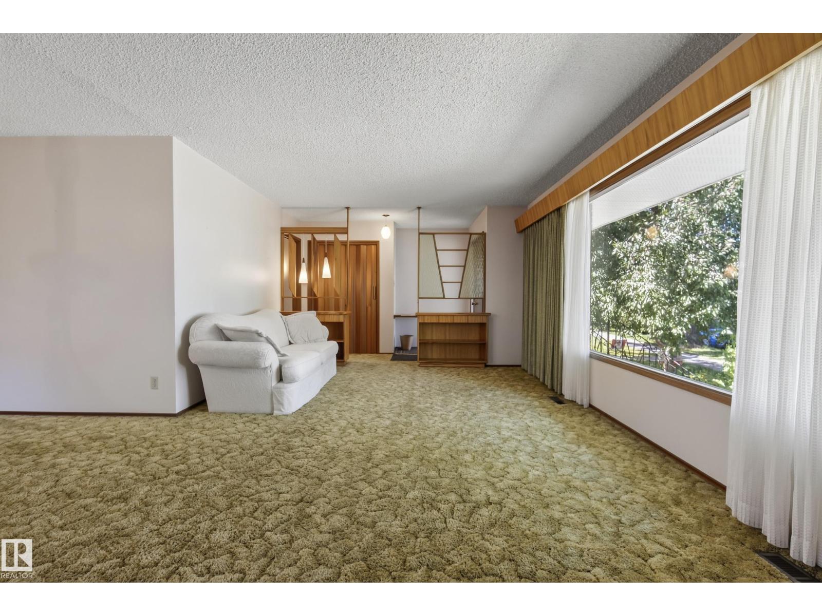 9821 83 AV NW - 10