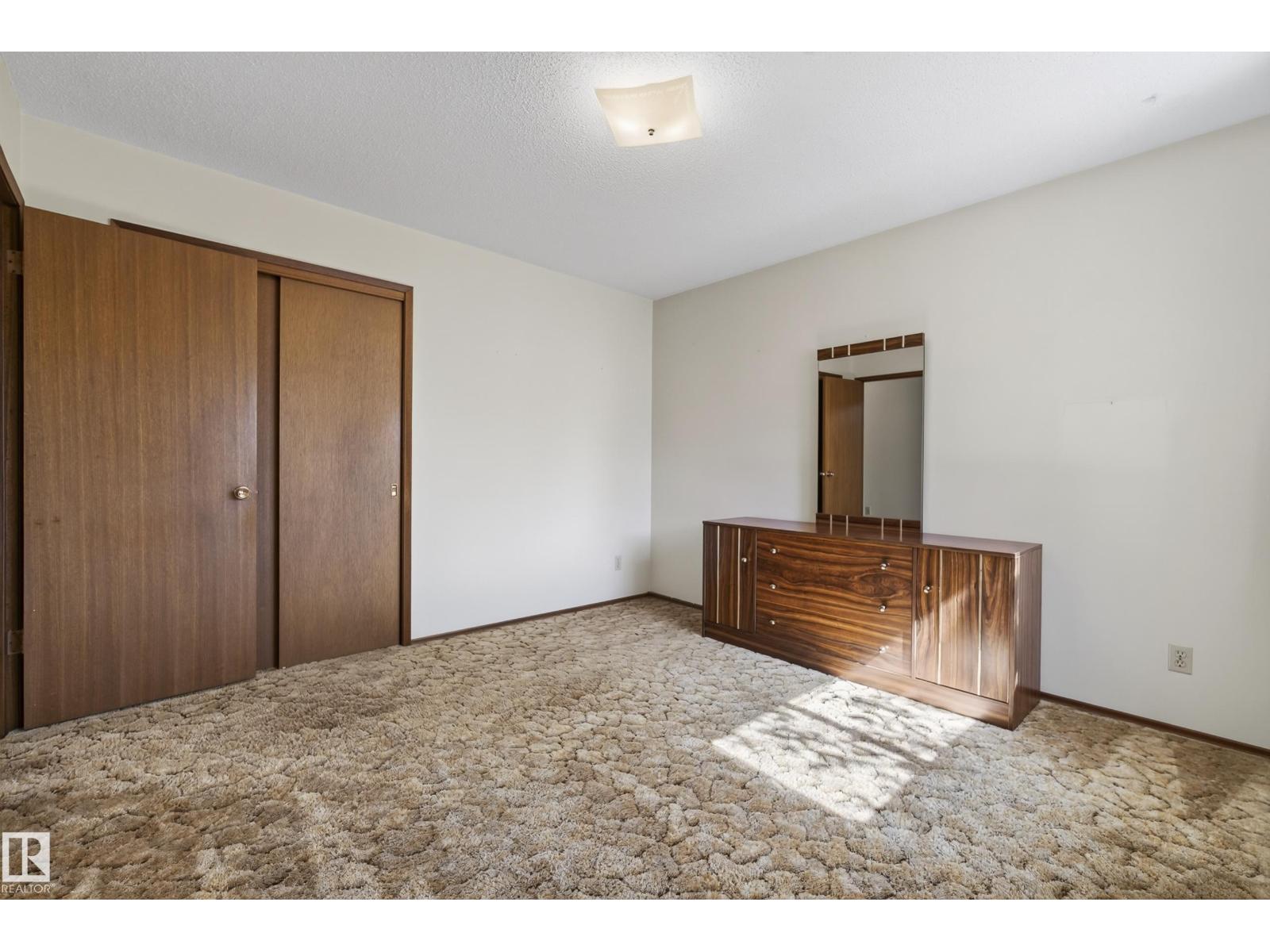 9821 83 AV NW - Image 22