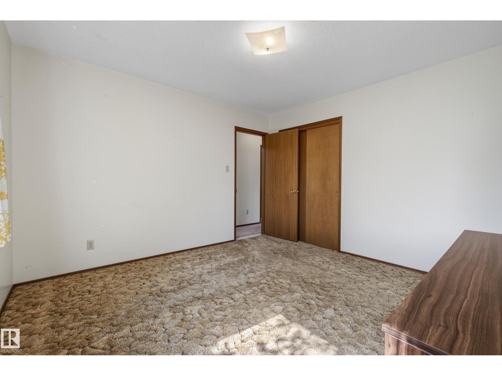 9821 83 AV NW - Image 23