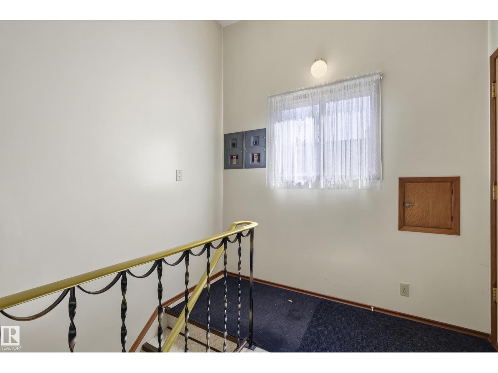 9821 83 AV NW - Image 28