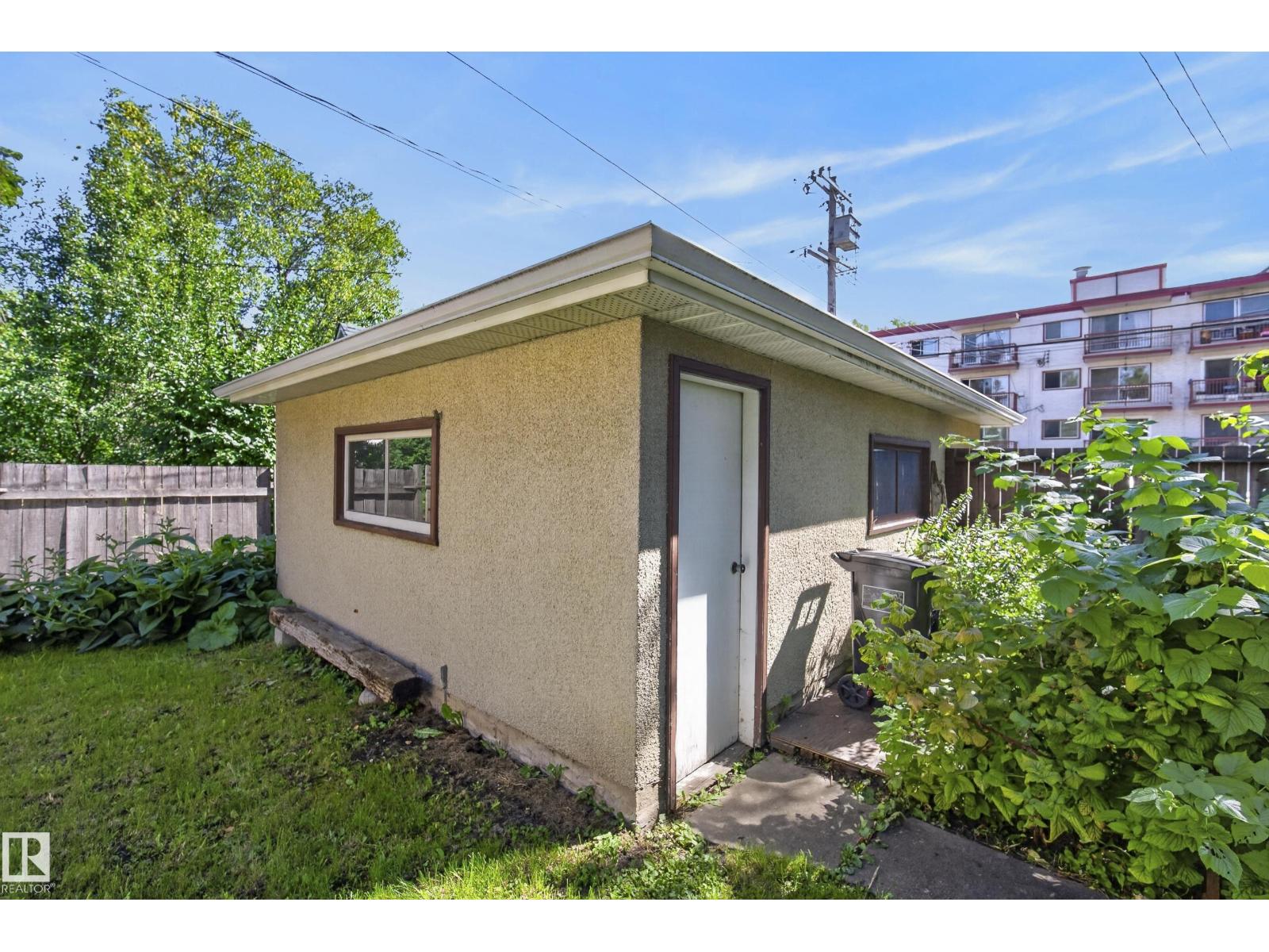 9821 83 AV NW - Image 53