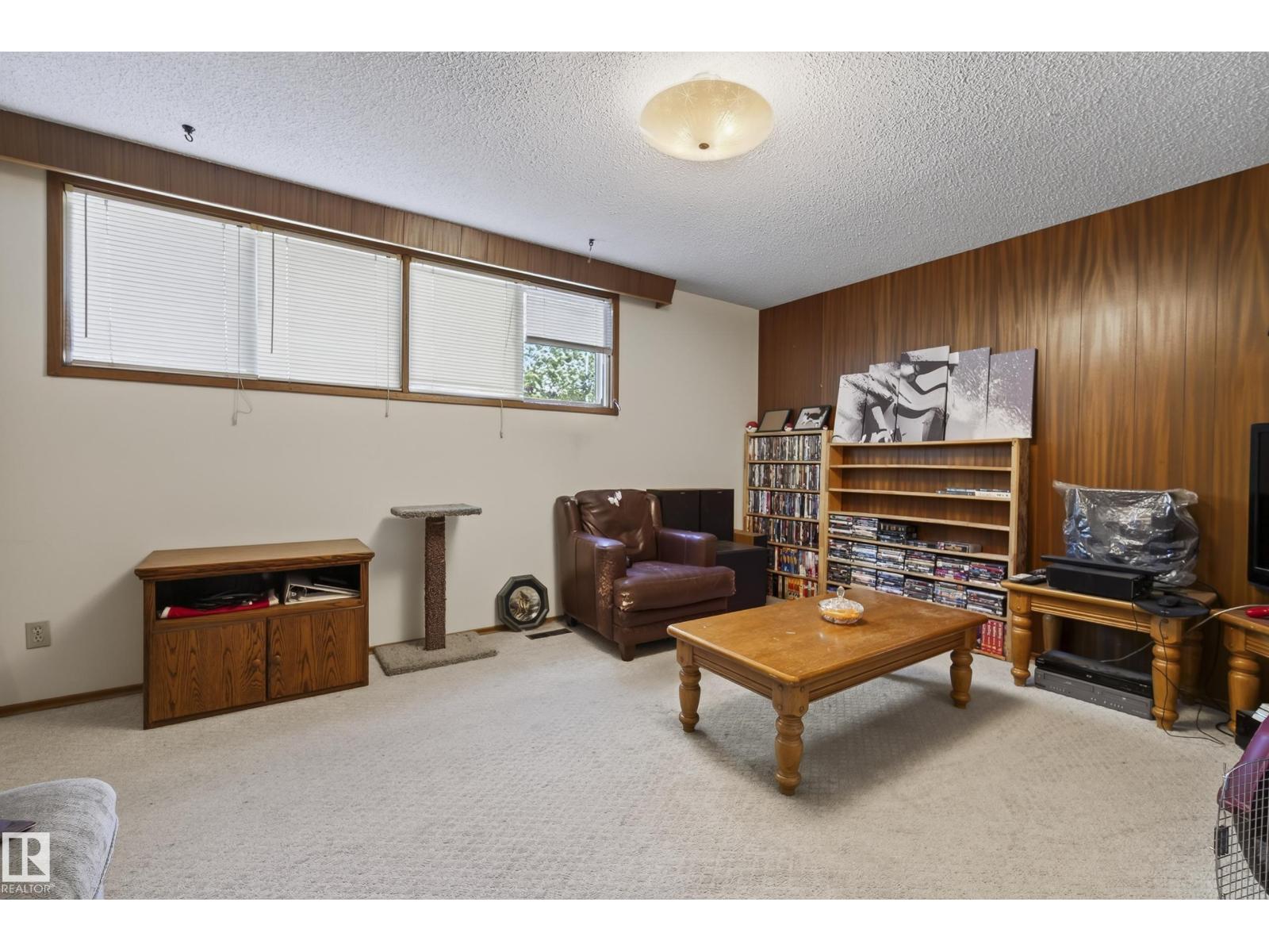9821 83 AV NW - 43