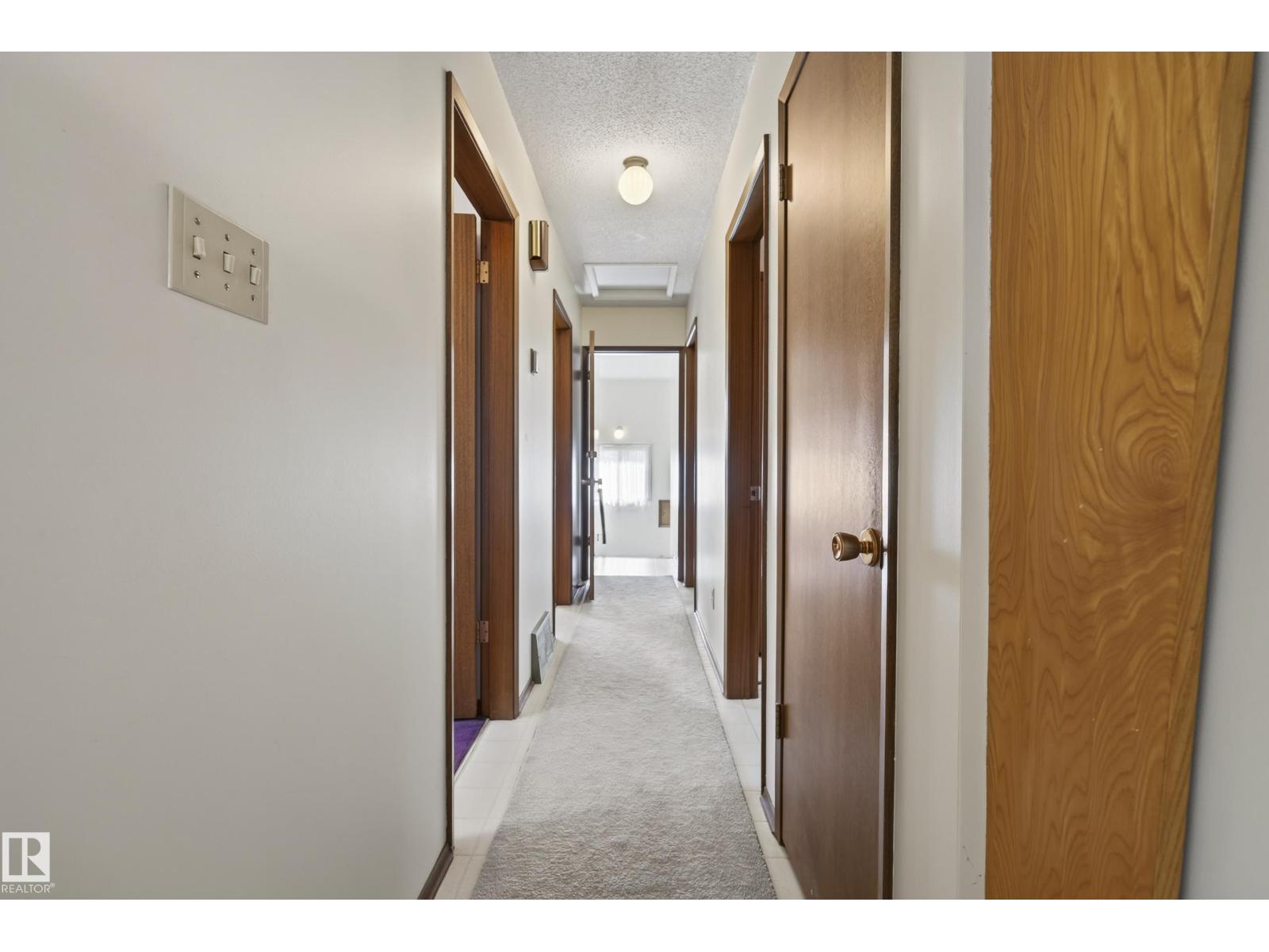 9821 83 AV NW - Image 20