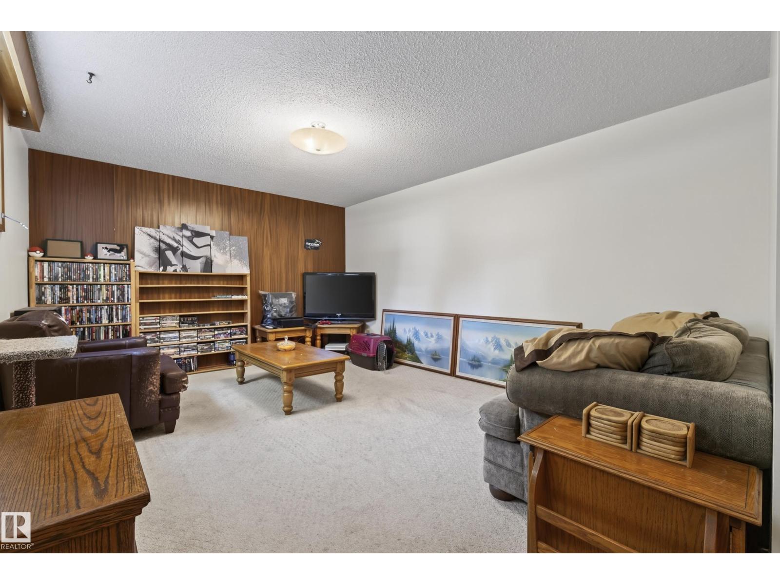 9821 83 AV NW - 42