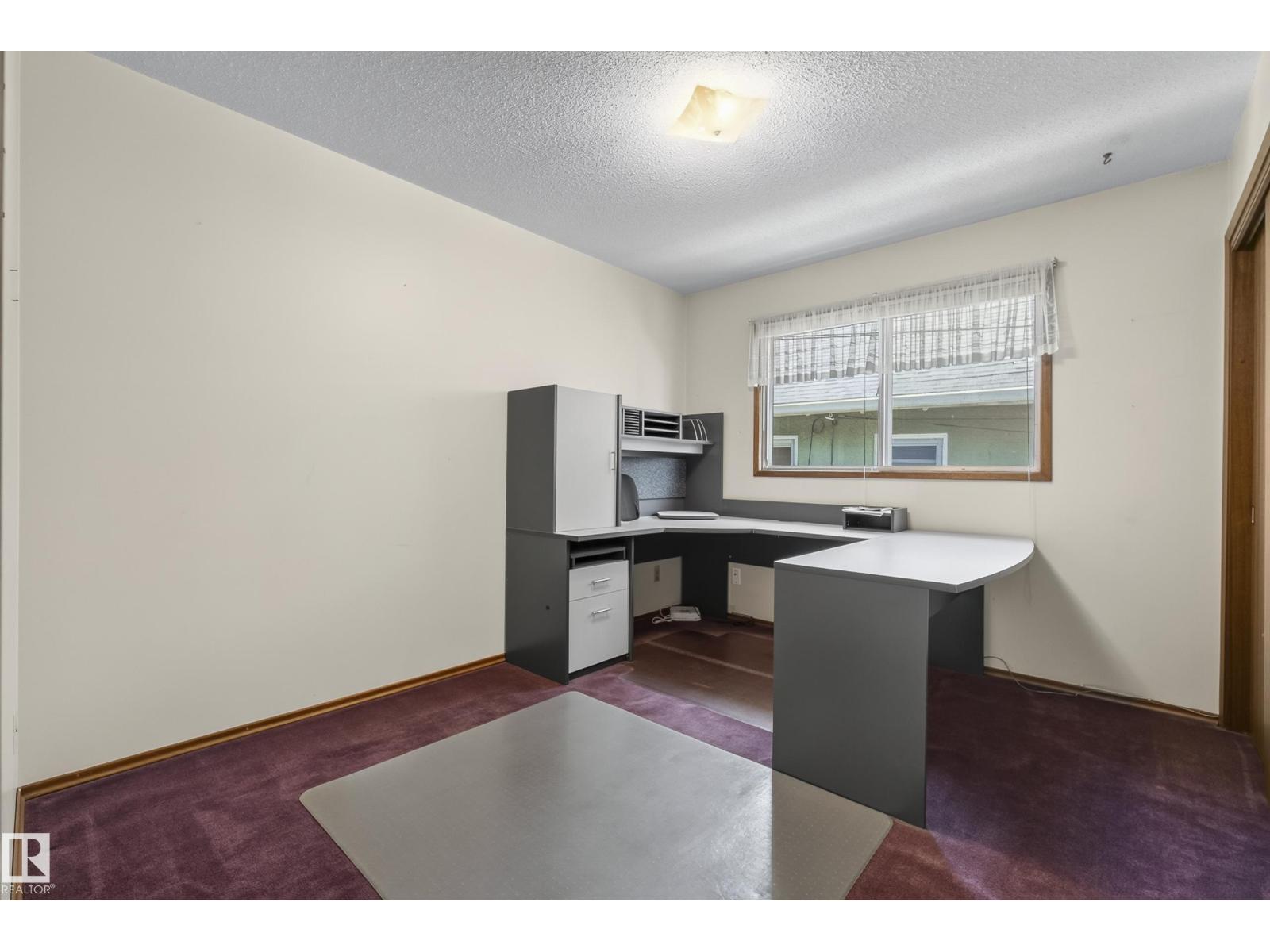 9821 83 AV NW - 24