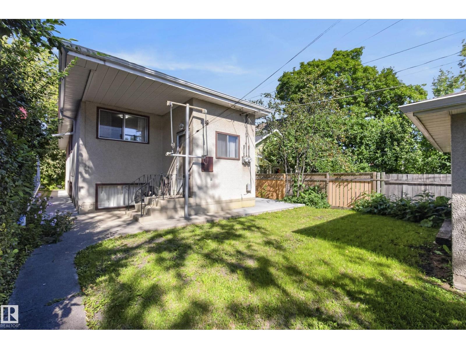 9821 83 AV NW - 51