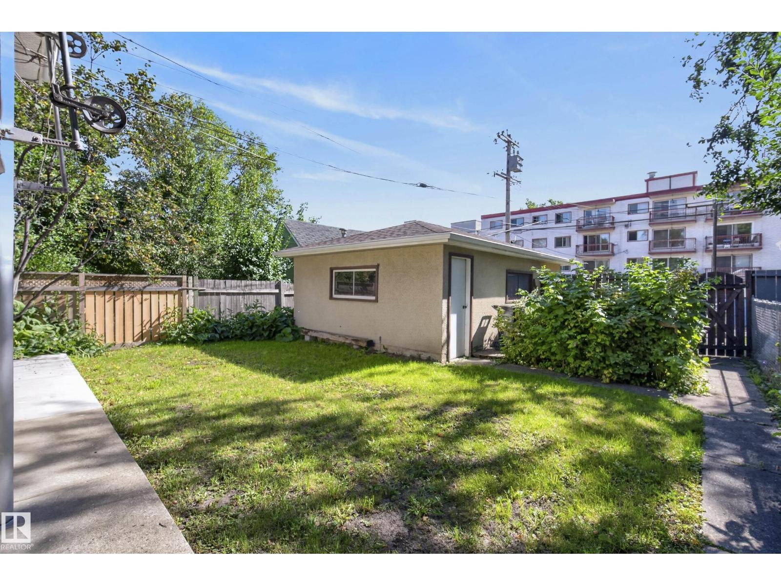 9821 83 AV NW - 49