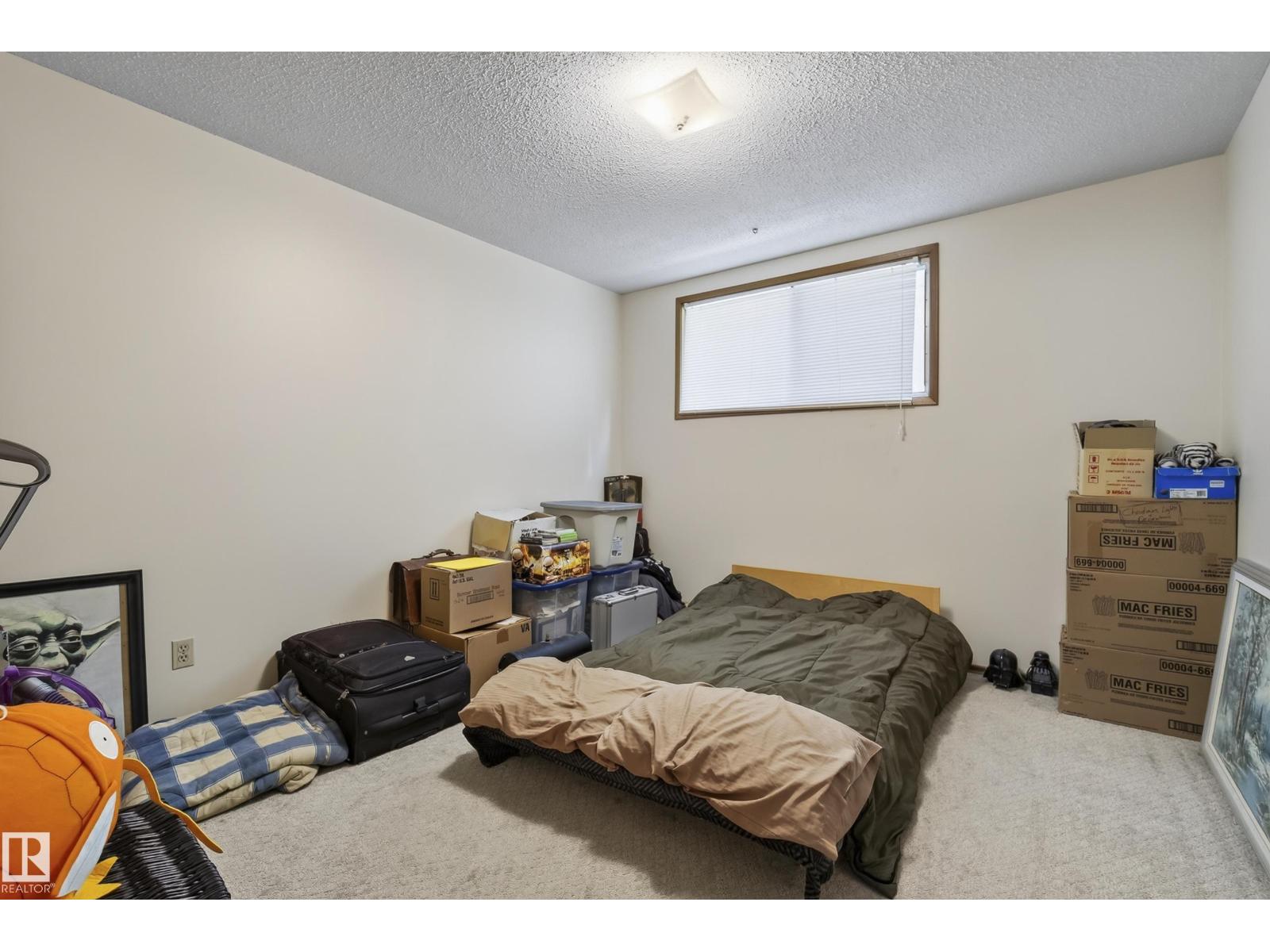 9821 83 AV NW - Image 34