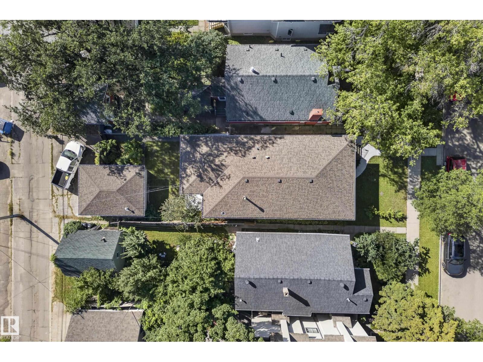 9821 83 AV NW - 54