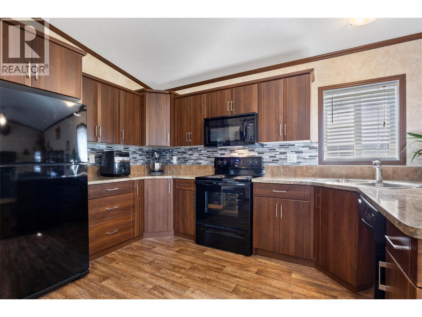 #27 7805 Dallas Drive, Kamloops, British Columbia, V2C0E5, Kamloops, British Columbia — photo 5 of 5