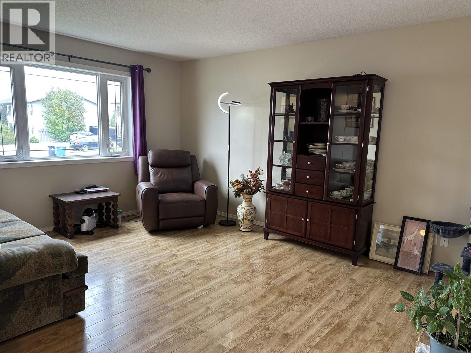 8728 81A STREET - Image 3