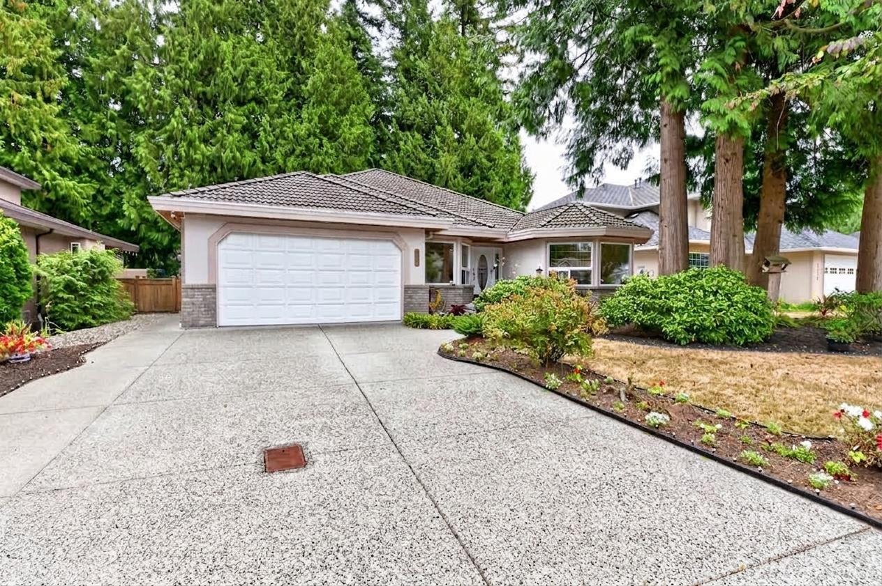 4484 210A Street, Langley, British Columbia, V3A8M2, Langley, British Columbia — photo 2 of 5