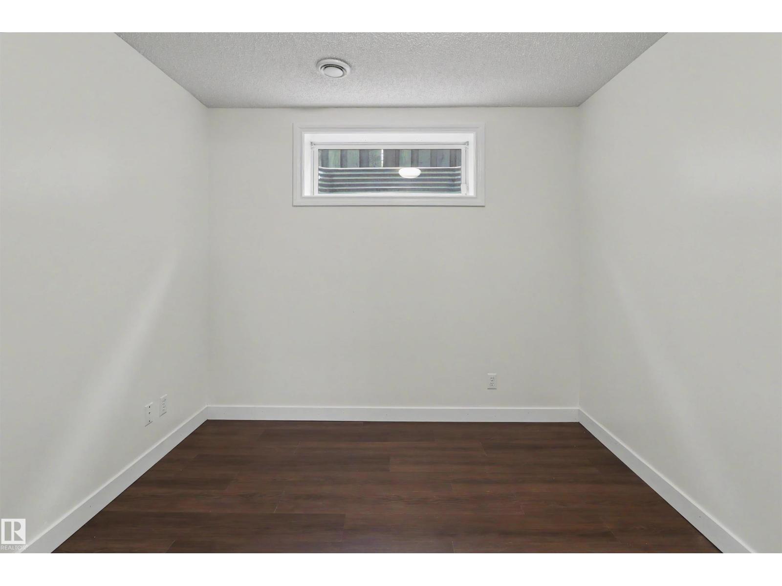 4712 201 St NW - 24