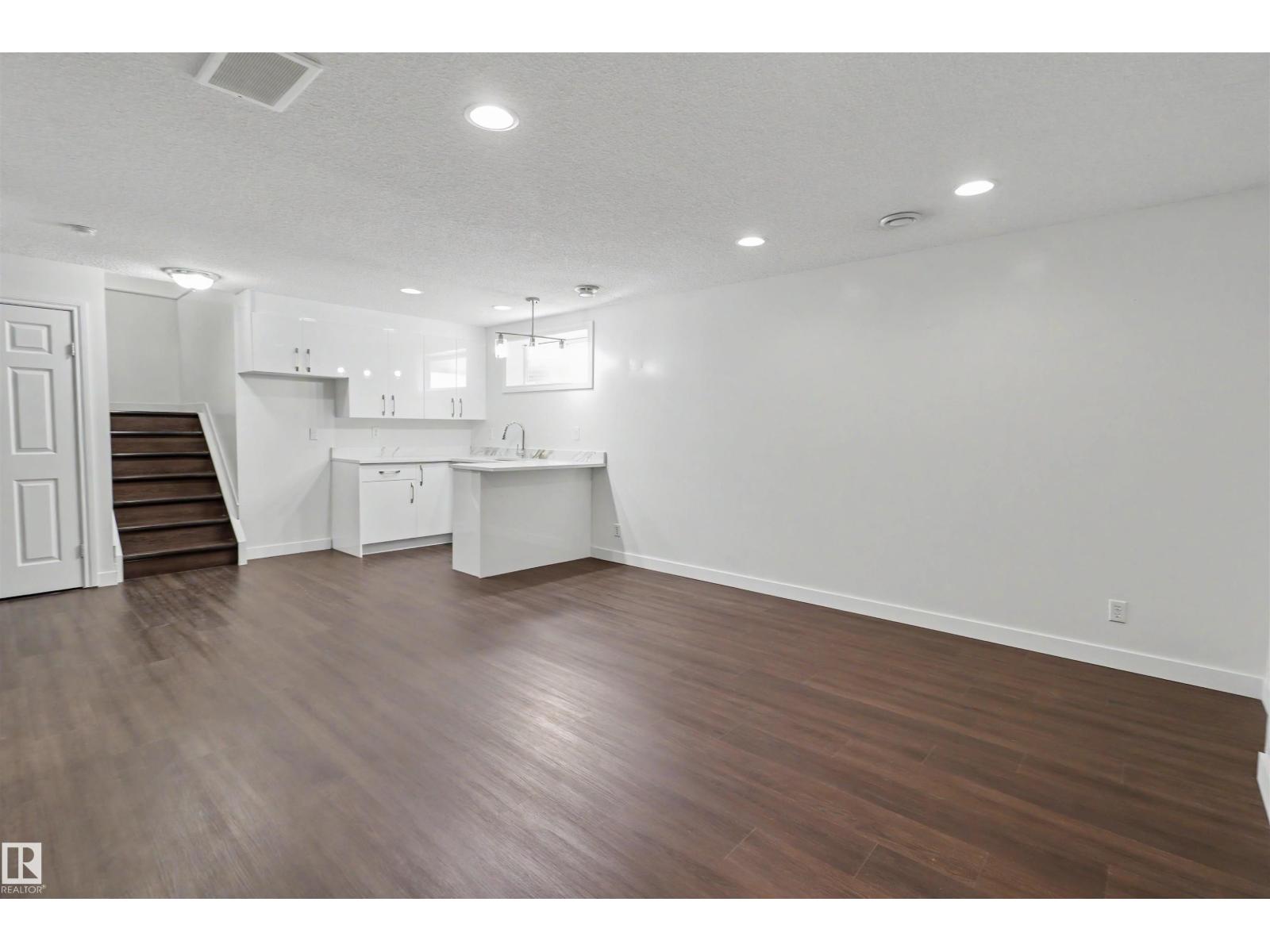 4712 201 St NW - Image 28