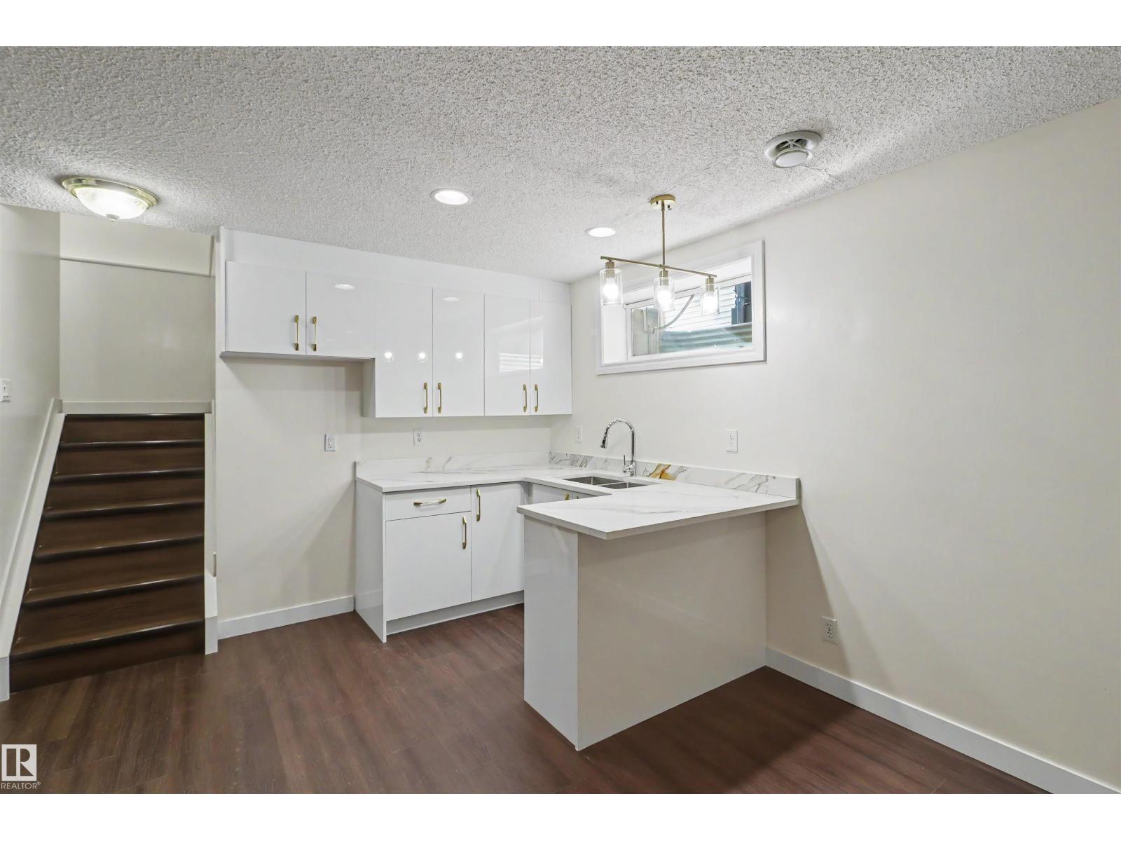 4712 201 St NW - 32