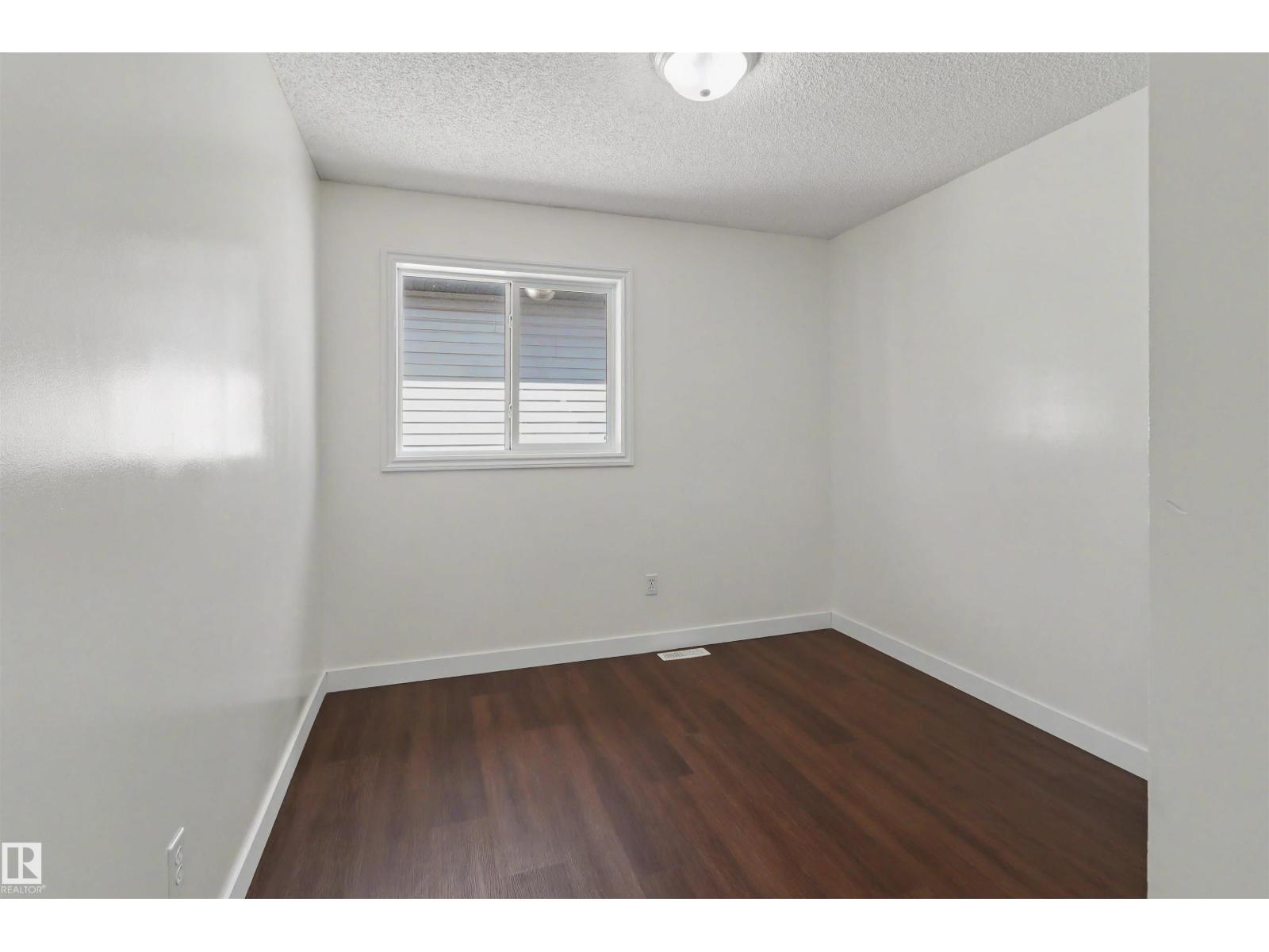 4712 201 St NW - 38