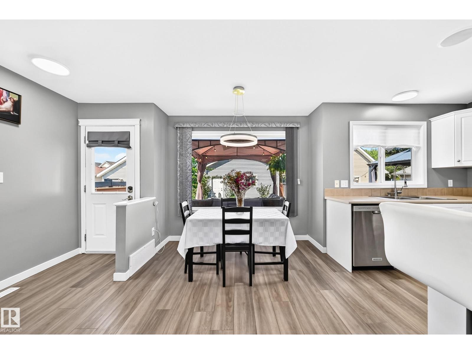 7824 14 AV SW - Image 12