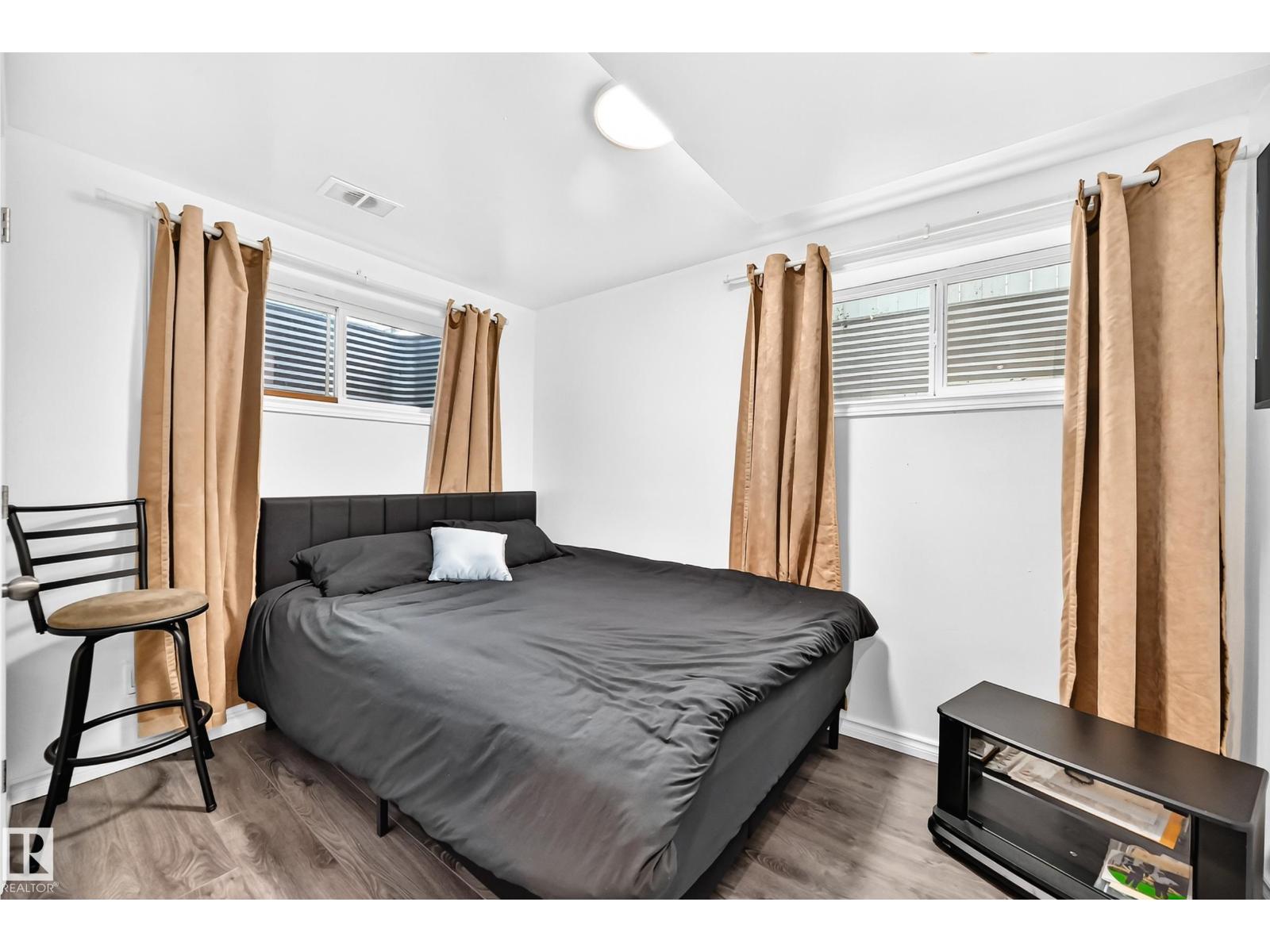 7824 14 AV SW - Image 25