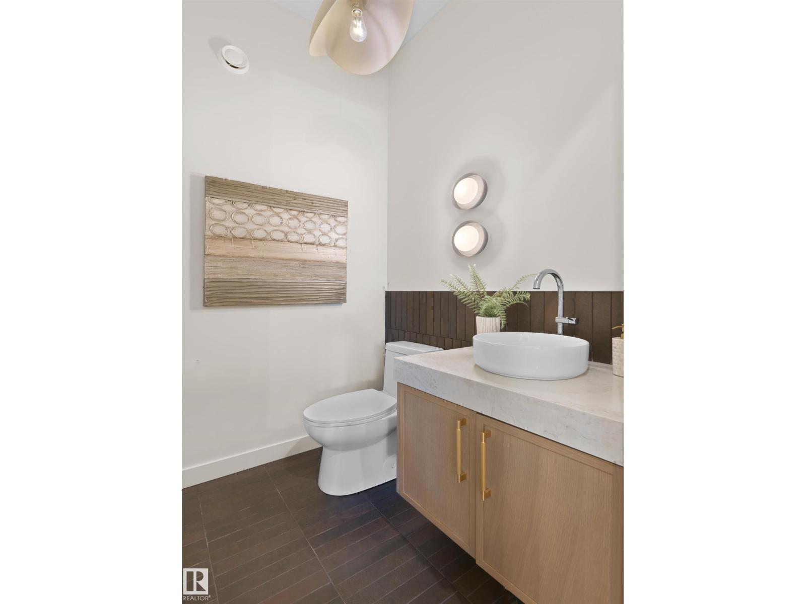 8318 120 ST NW - 13