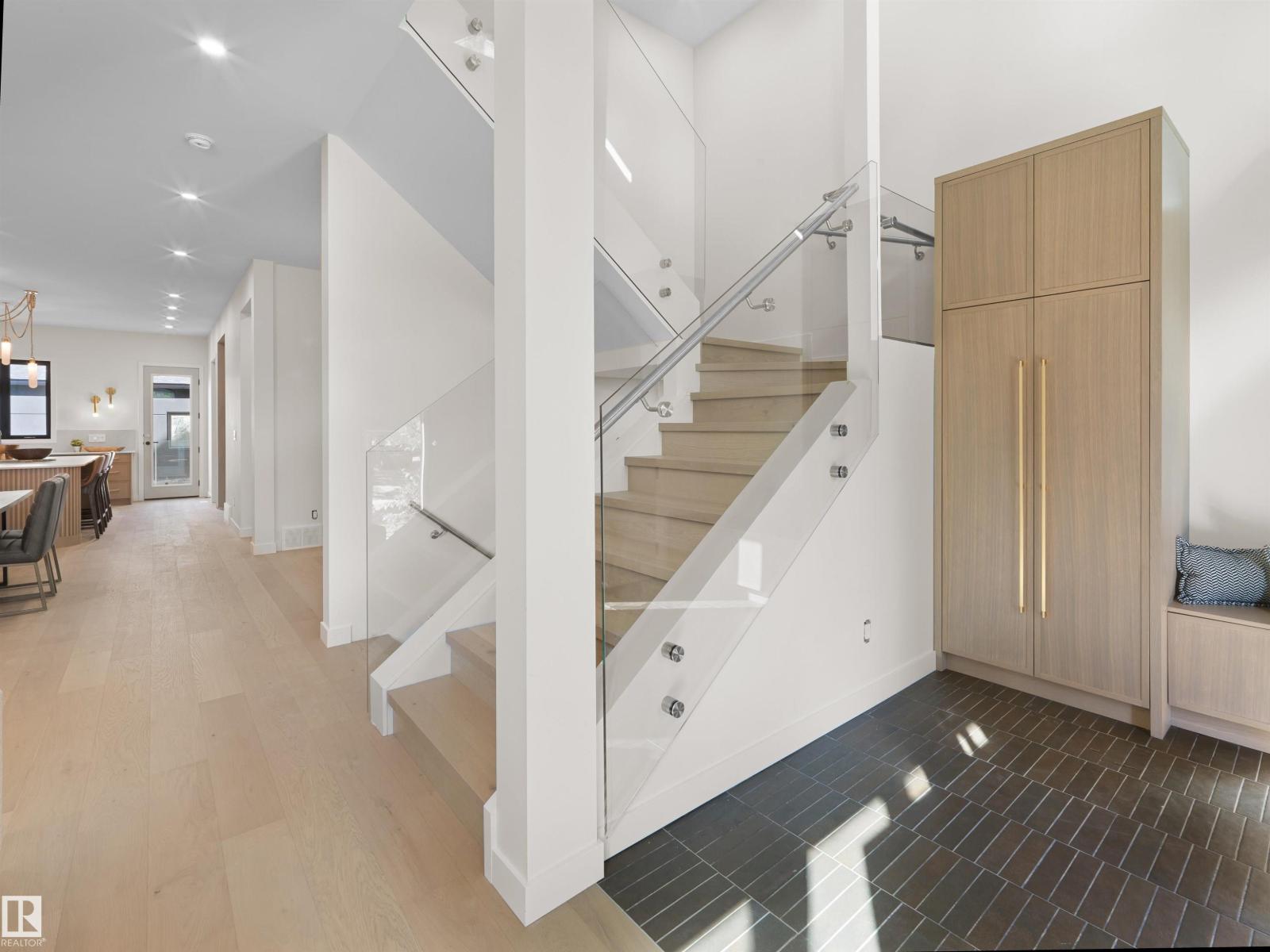 8318 120 ST NW - Image 17