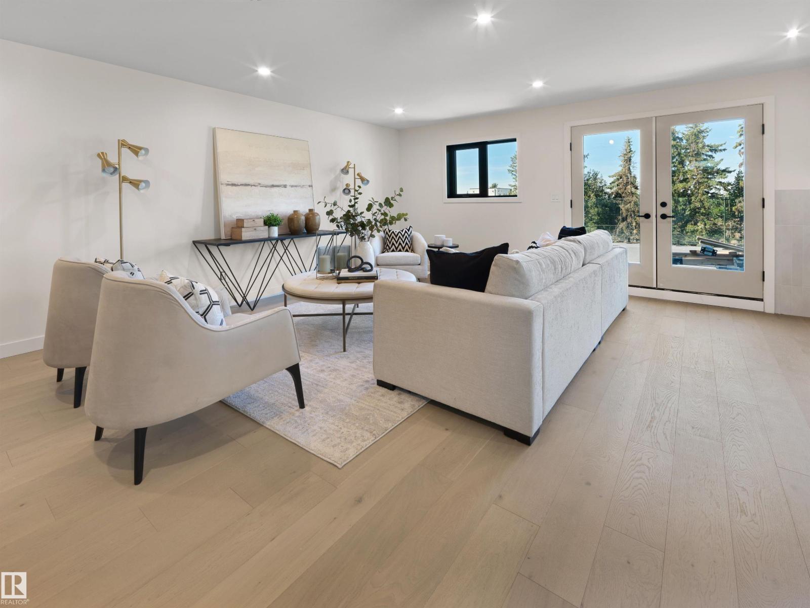 8318 120 ST NW - Image 27