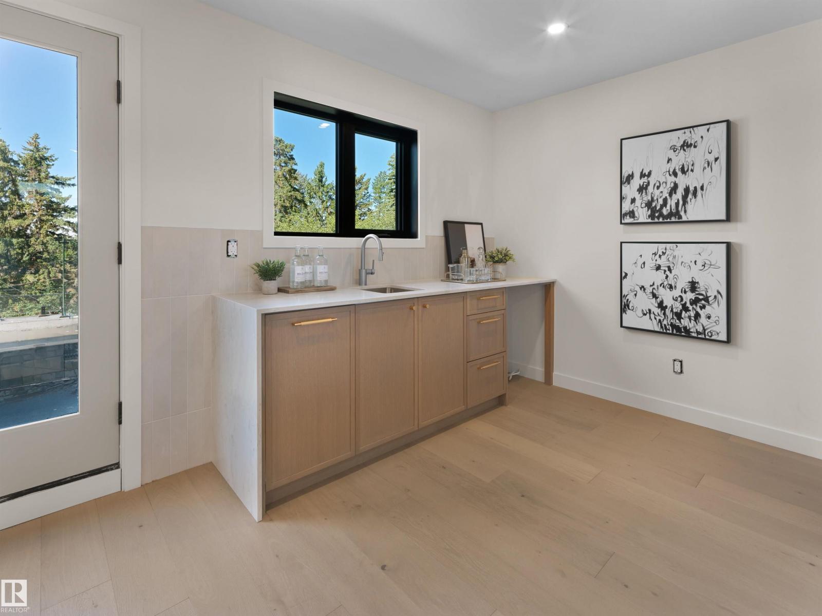 8318 120 ST NW - 28