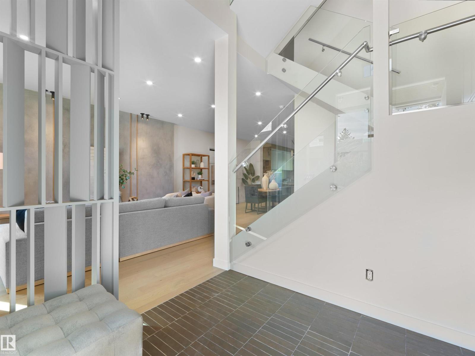 8318 120 ST NW - 3