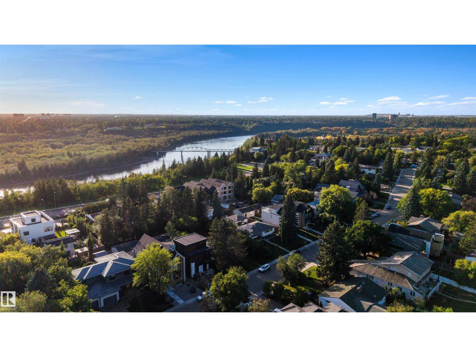 8318 120 ST NW - 33
