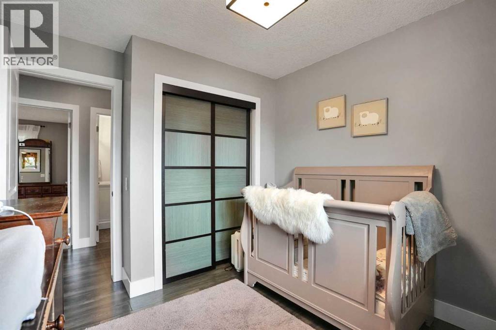 35 Queen Isabella Close SE - Image 19