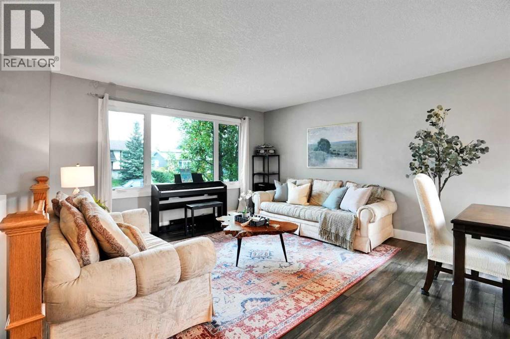 35 Queen Isabella Close Southeast, Calgary, Alberta, T2J3R2, Calgary, Alberta — photo 4 of 5