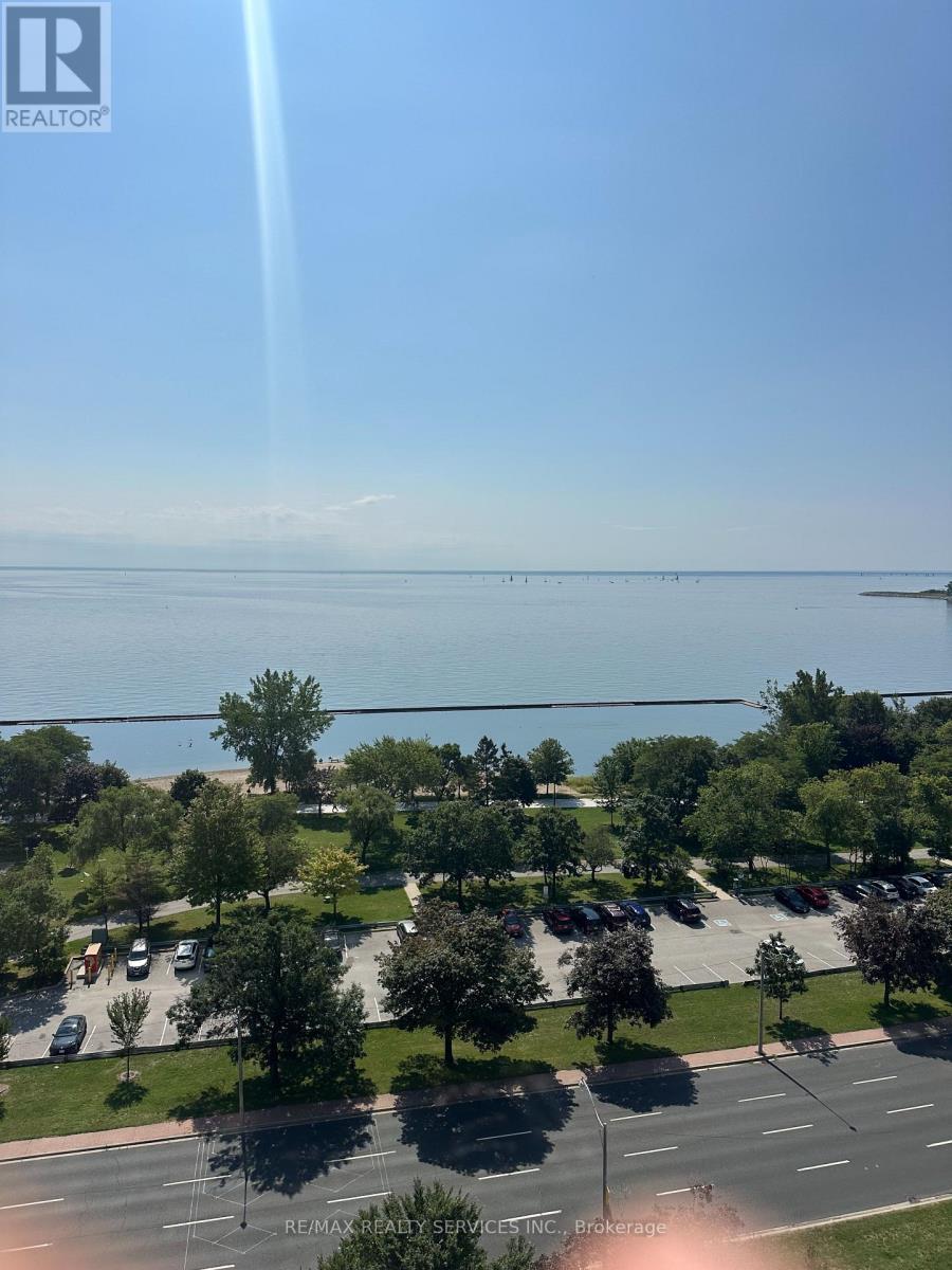Photo of 1926 Lakeshore Boulevard