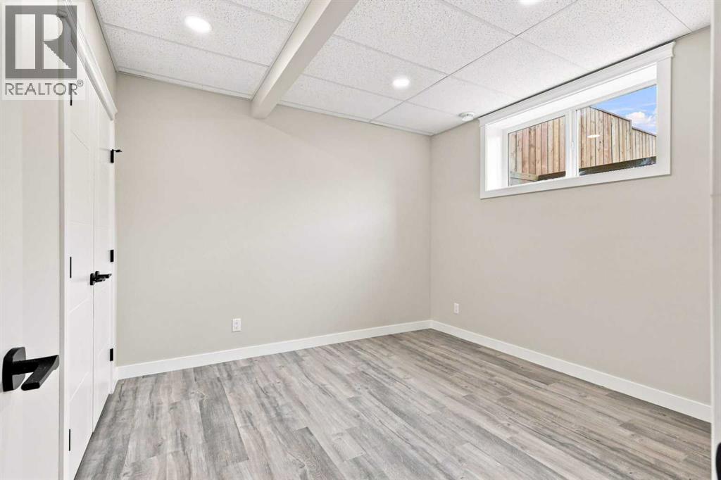Listing photo – 38 Lindman Avenue, Red Deer