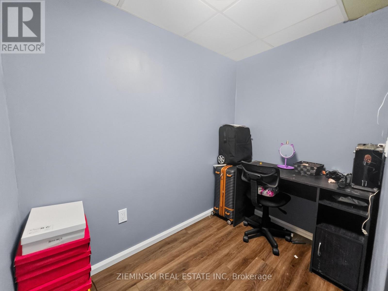1714 NORTH ROAD N - 13